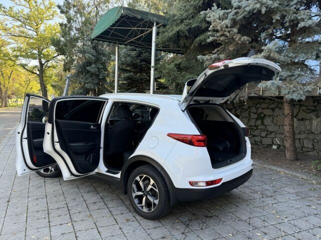 Білий Кіа Sportage, об'ємом двигуна 1.6 л та пробігом 83 тис. км за 16500 $, фото 4 на Automoto.ua