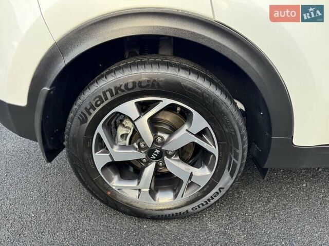 Белый Киа Sportage, объемом двигателя 1.6 л и пробегом 42 тыс. км за 17700 $, фото 3 на Automoto.ua