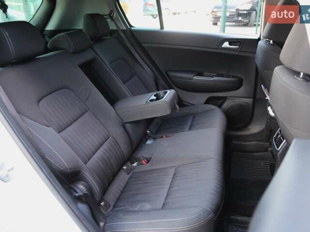 Белый Киа Sportage, объемом двигателя 1.69 л и пробегом 162 тыс. км за 17900 $, фото 10 на Automoto.ua