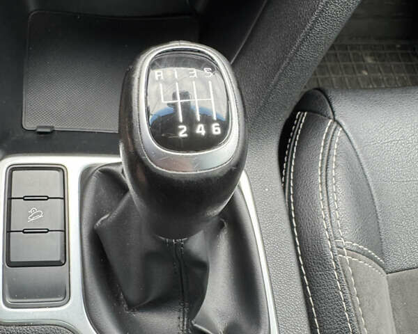 Білий Кіа Sportage, об'ємом двигуна 1.6 л та пробігом 61 тис. км за 21300 $, фото 6 на Automoto.ua