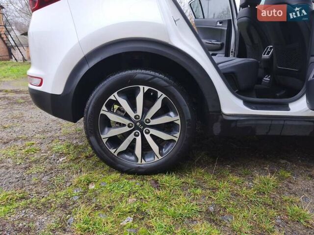Білий Кіа Sportage, об'ємом двигуна 2.4 л та пробігом 77 тис. км за 17900 $, фото 31 на Automoto.ua