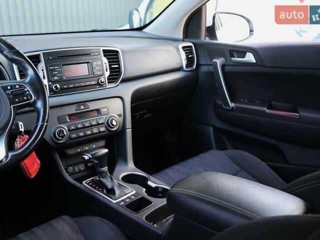 Белый Киа Sportage, объемом двигателя 1.69 л и пробегом 162 тыс. км за 17900 $, фото 14 на Automoto.ua