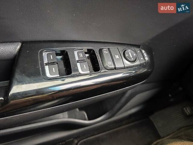 Білий Кіа Sportage, об'ємом двигуна 2.4 л та пробігом 77 тис. км за 17900 $, фото 63 на Automoto.ua