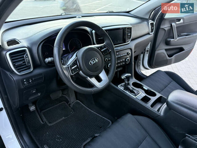 Киа Sportage 2018 в Одессе на Automoto.ua Белый Киа Sportage, объемом двигателя 1.59 л и пробегом 149 тыс. км за 14999 $, фото 16 на Automoto.ua