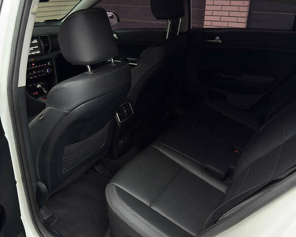 Белый Киа Sportage, объемом двигателя 1.98 л и пробегом 78 тыс. км за 18499 $, фото 20 на Automoto.ua