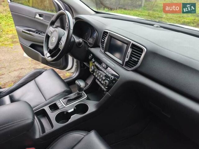 Білий Кіа Sportage, об'ємом двигуна 2.4 л та пробігом 77 тис. км за 17900 $, фото 49 на Automoto.ua