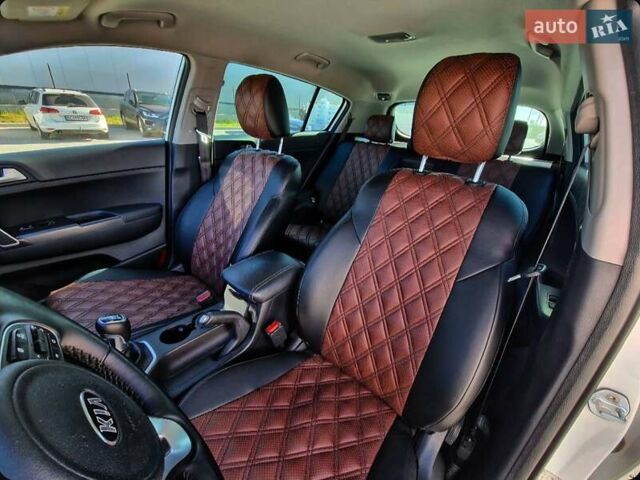 Білий Кіа Sportage, об'ємом двигуна 1.59 л та пробігом 21 тис. км за 17000 $, фото 13 на Automoto.ua