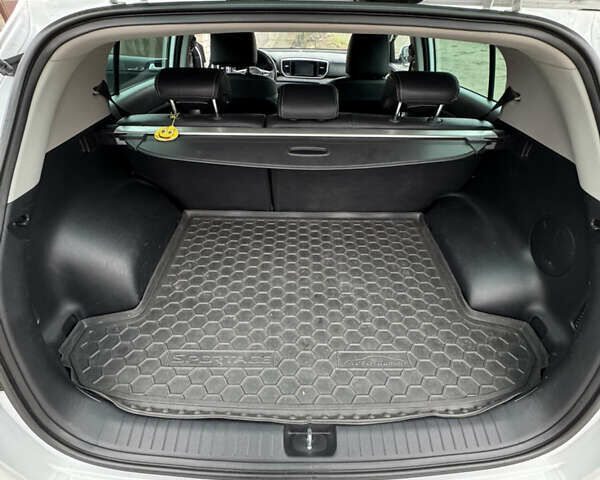 Білий Кіа Sportage, об'ємом двигуна 1.6 л та пробігом 61 тис. км за 21300 $, фото 10 на Automoto.ua