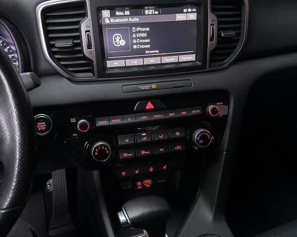 Белый Киа Sportage, объемом двигателя 1.98 л и пробегом 78 тыс. км за 18499 $, фото 23 на Automoto.ua