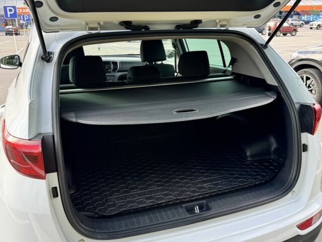 Білий Кіа Sportage, об'ємом двигуна 1.7 л та пробігом 111 тис. км за 19000 $, фото 4 на Automoto.ua