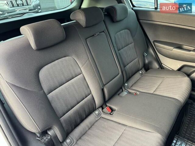 Белый Киа Sportage, объемом двигателя 1.6 л и пробегом 42 тыс. км за 17700 $, фото 1 на Automoto.ua