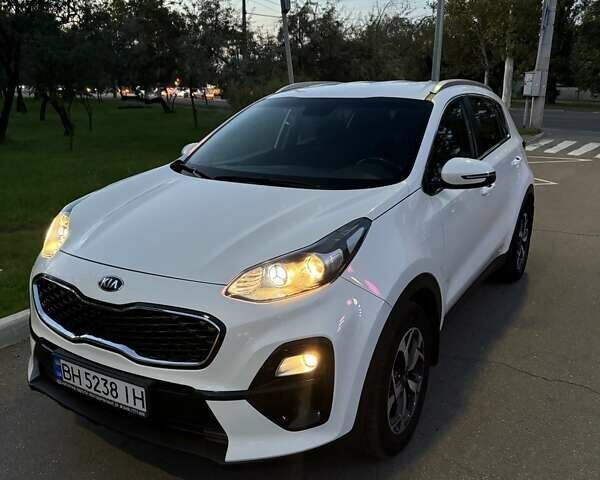 Белый Киа Sportage, объемом двигателя 1.59 л и пробегом 82 тыс. км за 20000 $, фото 1 на Automoto.ua