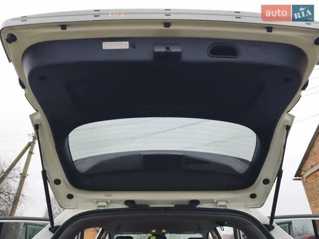 Білий Кіа Sportage, об'ємом двигуна 2.4 л та пробігом 77 тис. км за 17900 $, фото 40 на Automoto.ua