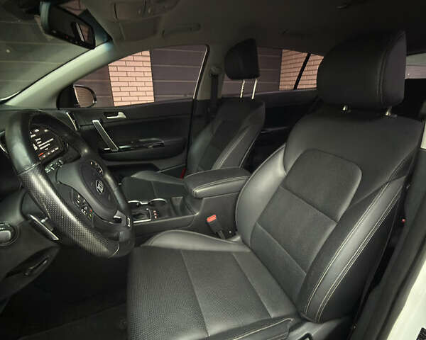 Белый Киа Sportage, объемом двигателя 1.98 л и пробегом 78 тыс. км за 18499 $, фото 18 на Automoto.ua