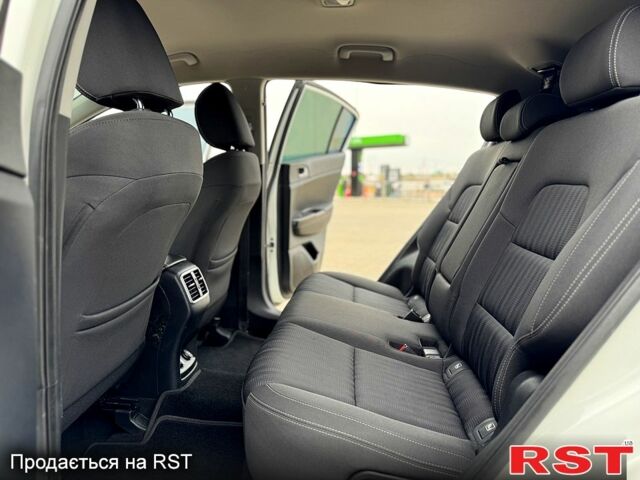 Киа Sportage 2018 в Николаеве на Automoto.ua Белый Киа Sportage, объемом двигателя 1.6 л и пробегом 82 тыс. км за 15500 $, фото 8 на Automoto.ua