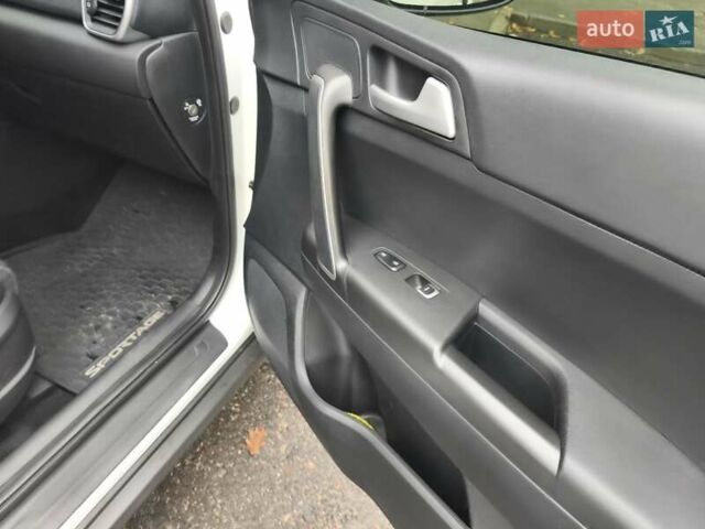 Белый Киа Sportage, объемом двигателя 1.6 л и пробегом 151 тыс. км за 19500 $, фото 33 на Automoto.ua