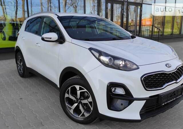 Белый Киа Sportage, объемом двигателя 1.6 л и пробегом 66 тыс. км за 19500 $, фото 2 на Automoto.ua