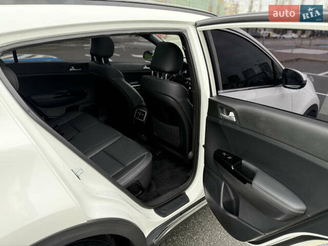 Белый Киа Sportage, объемом двигателя 2 л и пробегом 129 тыс. км за 24900 $, фото 14 на Automoto.ua