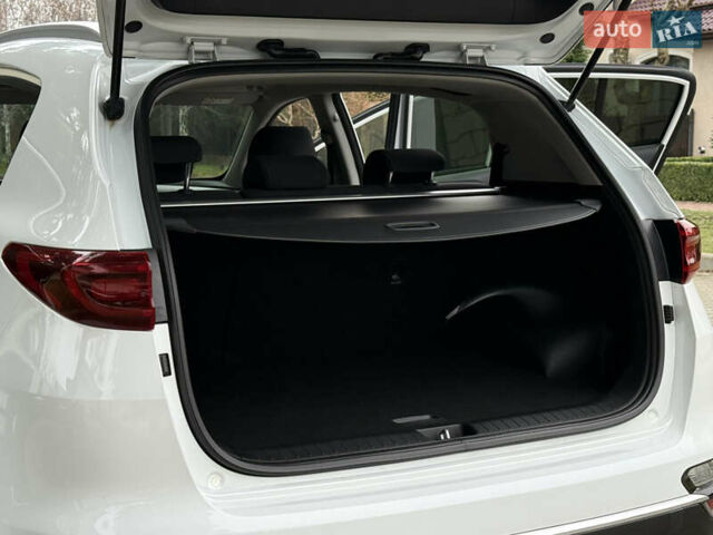 Белый Киа Sportage, объемом двигателя 1.59 л и пробегом 72 тыс. км за 18500 $, фото 78 на Automoto.ua