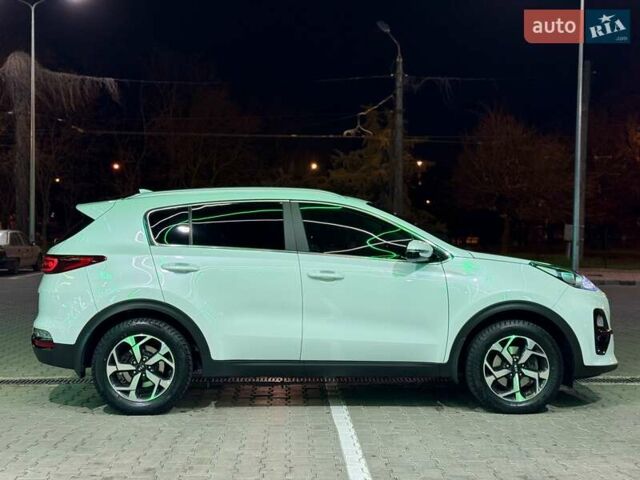 Білий Кіа Sportage, об'ємом двигуна 1.6 л та пробігом 72 тис. км за 18900 $, фото 32 на Automoto.ua