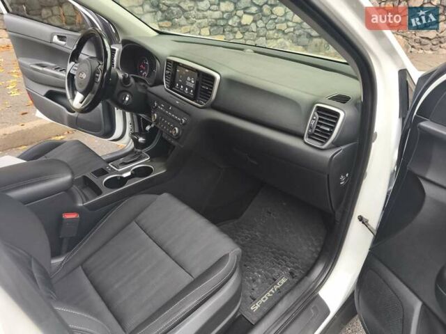 Белый Киа Sportage, объемом двигателя 1.6 л и пробегом 151 тыс. км за 19500 $, фото 32 на Automoto.ua