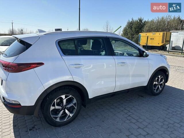 Білий Кіа Sportage, об'ємом двигуна 1.59 л та пробігом 140 тис. км за 16700 $, фото 5 на Automoto.ua