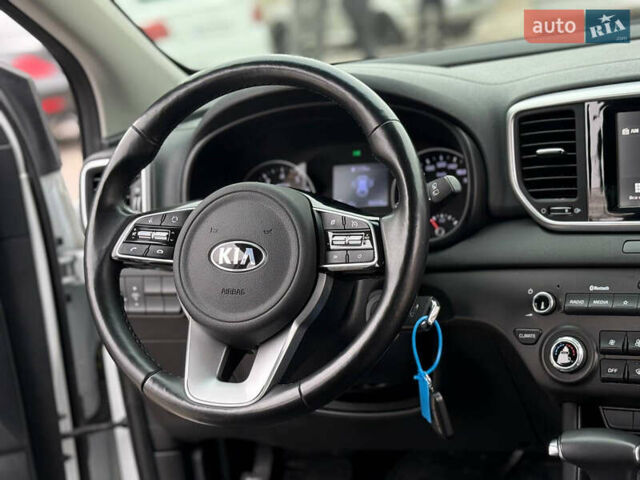 Білий Кіа Sportage, об'ємом двигуна 1.59 л та пробігом 60 тис. км за 17700 $, фото 13 на Automoto.ua