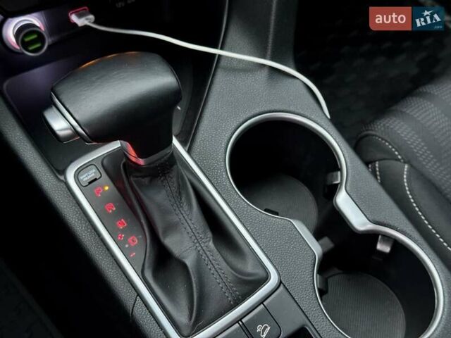 Білий Кіа Sportage, об'ємом двигуна 1.6 л та пробігом 72 тис. км за 18900 $, фото 14 на Automoto.ua