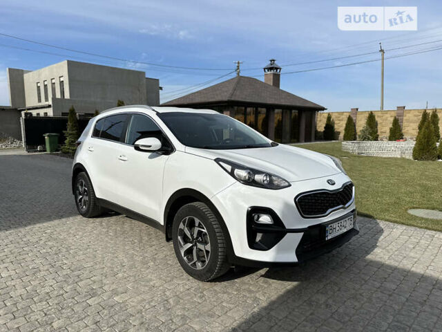 Белый Киа Sportage, объемом двигателя 1.6 л и пробегом 90 тыс. км за 20100 $, фото 8 на Automoto.ua