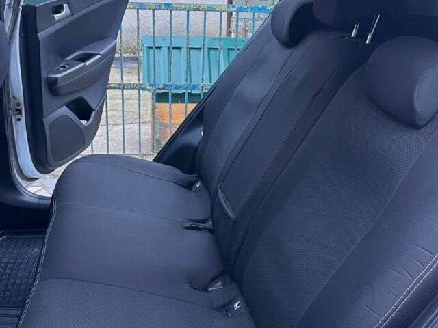 Белый Киа Sportage, объемом двигателя 1.6 л и пробегом 147 тыс. км за 16500 $, фото 10 на Automoto.ua