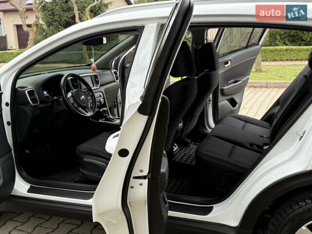 Белый Киа Sportage, объемом двигателя 1.59 л и пробегом 72 тыс. км за 18500 $, фото 82 на Automoto.ua