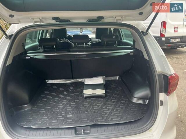 Киа Sportage 2019 в Днепре (Днепропетровске) на Automoto.ua Белый Киа Sportage, объемом двигателя 1.59 л и пробегом 89 тыс. км за 17999 $, фото 8 на Automoto.ua