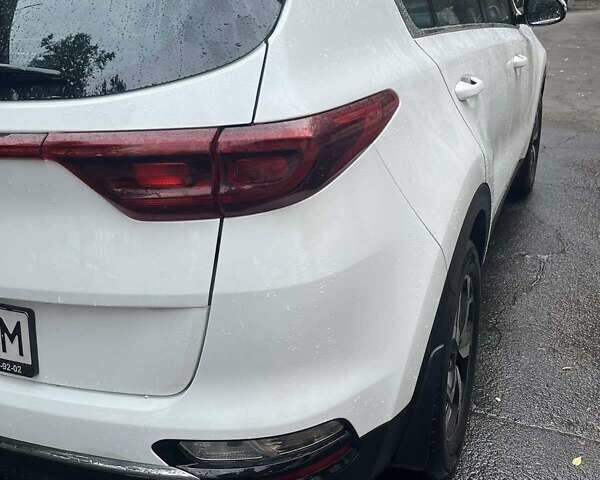 Киа Sportage 2019 в Днепре (Днепропетровске) на Automoto.ua Белый Киа Sportage, объемом двигателя 1.59 л и пробегом 89 тыс. км за 17999 $, фото 4 на Automoto.ua