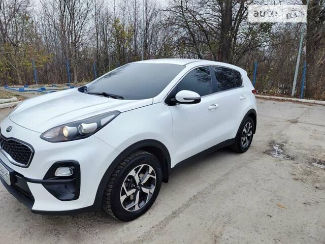 Белый Киа Sportage, объемом двигателя 1.59 л и пробегом 98 тыс. км за 17000 $, фото 2 на Automoto.ua