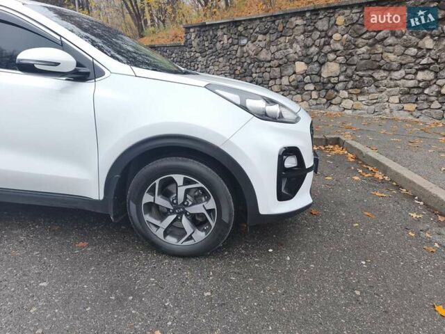 Белый Киа Sportage, объемом двигателя 1.6 л и пробегом 151 тыс. км за 19500 $, фото 9 на Automoto.ua