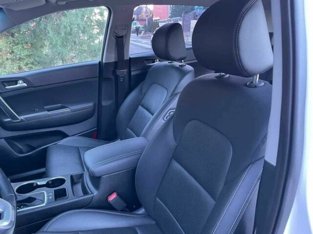 Білий Кіа Sportage, об'ємом двигуна 2 л та пробігом 69 тис. км за 16800 $, фото 9 на Automoto.ua