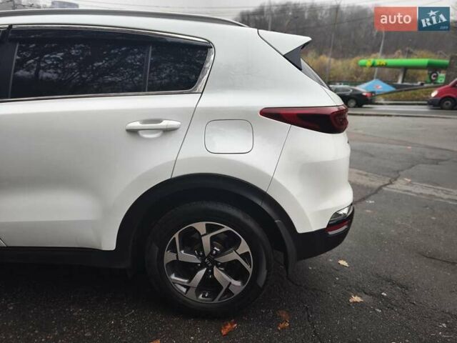 Белый Киа Sportage, объемом двигателя 1.6 л и пробегом 151 тыс. км за 19500 $, фото 12 на Automoto.ua