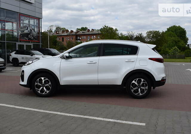 Белый Киа Sportage, объемом двигателя 1.6 л и пробегом 30 тыс. км за 19500 $, фото 2 на Automoto.ua