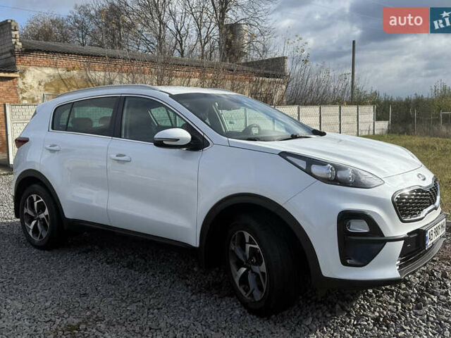 Белый Киа Sportage, объемом двигателя 1.59 л и пробегом 142 тыс. км за 15000 $, фото 2 на Automoto.ua