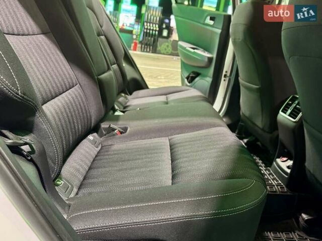 Білий Кіа Sportage, об'ємом двигуна 1.6 л та пробігом 72 тис. км за 18900 $, фото 11 на Automoto.ua
