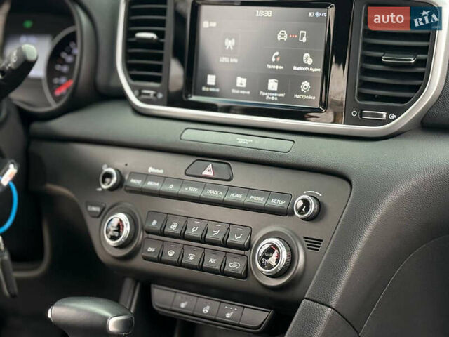 Білий Кіа Sportage, об'ємом двигуна 1.59 л та пробігом 60 тис. км за 17700 $, фото 12 на Automoto.ua