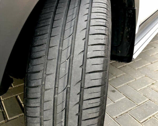 Білий Кіа Sportage, об'ємом двигуна 1.59 л та пробігом 37 тис. км за 21500 $, фото 11 на Automoto.ua