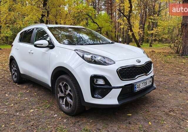 Білий Кіа Sportage, об'ємом двигуна 1.59 л та пробігом 65 тис. км за 17500 $, фото 2 на Automoto.ua