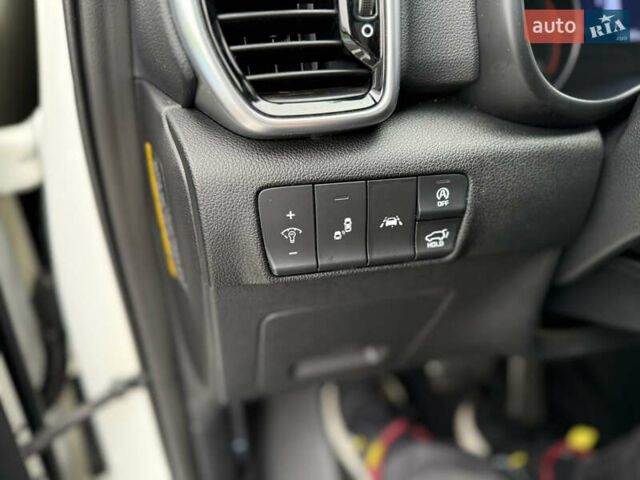 Белый Киа Sportage, объемом двигателя 2 л и пробегом 129 тыс. км за 24900 $, фото 19 на Automoto.ua