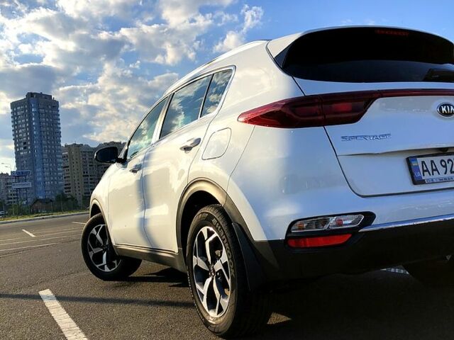 Білий Кіа Sportage, об'ємом двигуна 1.6 л та пробігом 61 тис. км за 18500 $, фото 2 на Automoto.ua