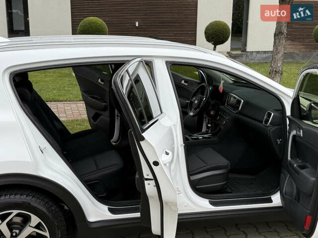 Белый Киа Sportage, объемом двигателя 1.59 л и пробегом 72 тыс. км за 18500 $, фото 79 на Automoto.ua