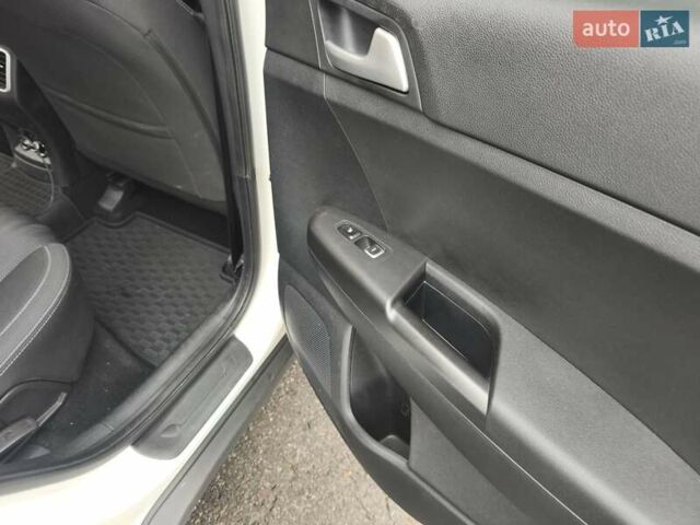 Белый Киа Sportage, объемом двигателя 1.6 л и пробегом 151 тыс. км за 19500 $, фото 25 на Automoto.ua