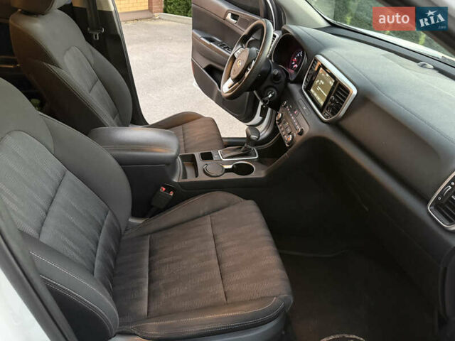 Білий Кіа Sportage, об'ємом двигуна 1.6 л та пробігом 71 тис. км за 16500 $, фото 9 на Automoto.ua
