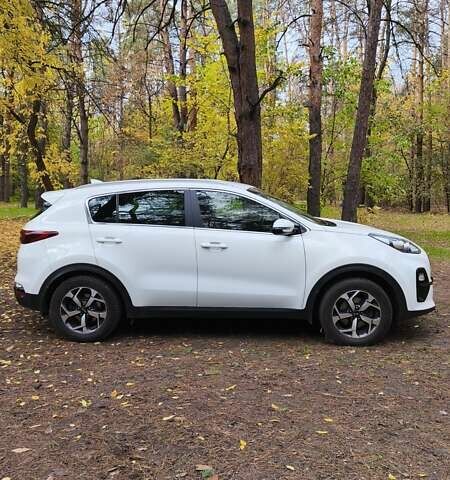 Білий Кіа Sportage, об'ємом двигуна 1.59 л та пробігом 65 тис. км за 17500 $, фото 3 на Automoto.ua