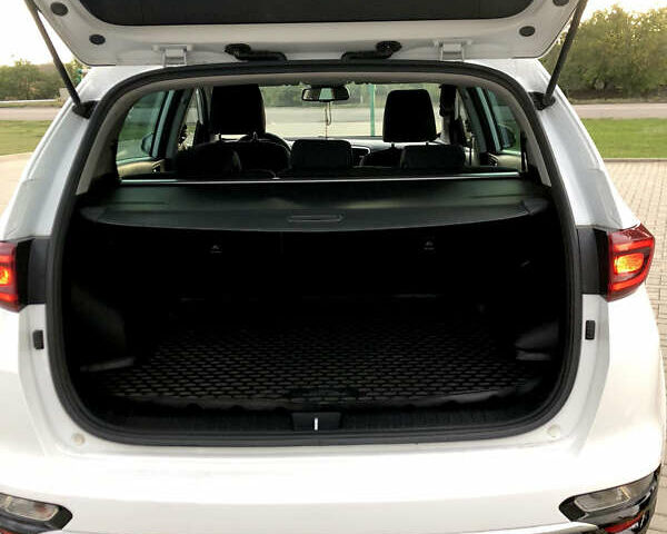 Білий Кіа Sportage, об'ємом двигуна 1.59 л та пробігом 37 тис. км за 21500 $, фото 12 на Automoto.ua